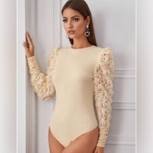 ‼️SOLD‼️ SHEIN APRICOT FLOWER APPLIQUE LANTERN SLEEVE FORM FITTED BODYSUIT